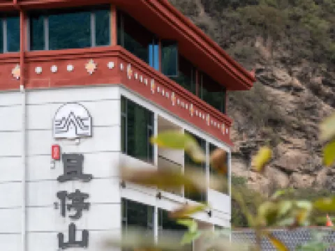 Stay on the mountains Hotel a Heishui