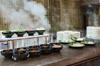 Howard Johnson Hot Springs Plaza Yinghuashan - พร้อมอาหารเช้า