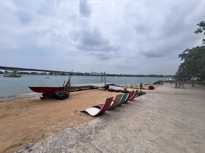 Riverbank Dungun Guesthouse & Cafe Hotels near Tanjung Jara Beach