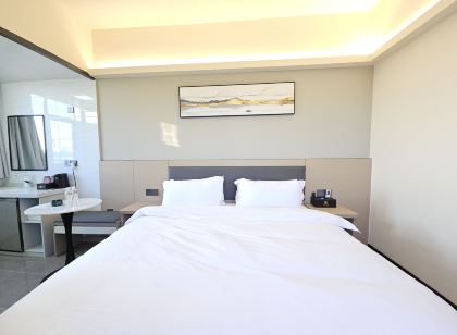 TWO OCLOCK APARTMENT