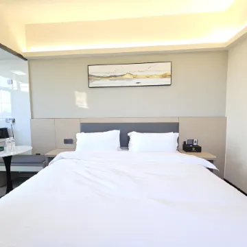 TWO OCLOCK APARTMENT