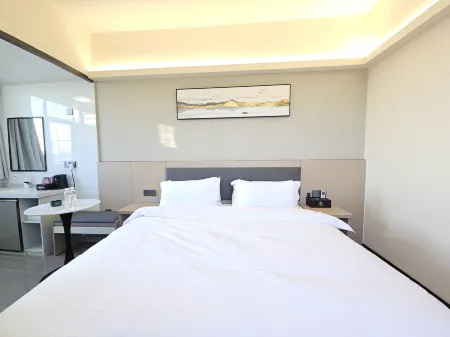 TWO OCLOCK APARTMENT