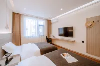 Junlan Elegant Residence Hotel (Erhai Park Branch near Dali High-speed Railway Station)