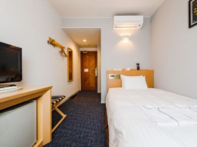 【喫煙】セミダブル14㎡(本館ステーションウィング) ホテルアザット那覇（安里駅前）の写真