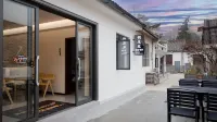 Jiuhuashan Shanshang Shumanting Homestay (Huacheng Temple) Hotels in On the Mountain