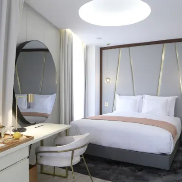 Vincci Alfama Hotels near Santa Apolonia Train Station