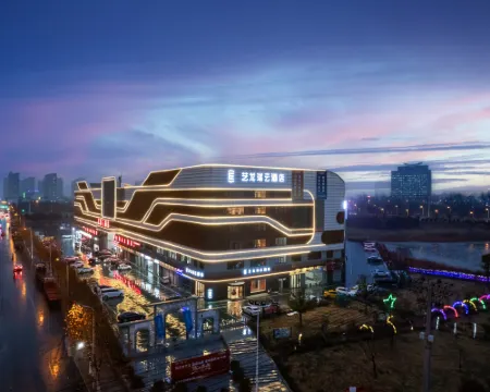 藝龍瑞雲酒店（霍邱玖悅六和街萬達廣場店） 霍邱酒店