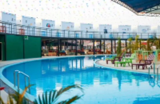 萬榮泳池派對酒店（泳池觀賞熱氣球，免費接送站，網紅打卡） 萬榮酒店