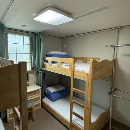 ganderak guesthouse Отели рядом с достопримечательностью «Корейский политехнический университет в Чеджу»
