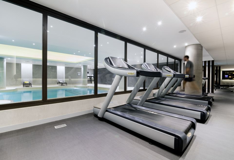 2. 풀먼 파리 루아..