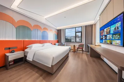 Meicheng Hotel (Yinzuan Shoufu) Hotels near Binhe Square