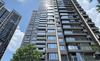 Yi Zhi. High Floor City View Huge-Screen Apartment(Shenzhen North Railway Station, Wanke Yue City)
