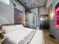 Banana Sushe Hotel (Luohu Port International Trade Shop) Hotels near Jianingna Youyi Square