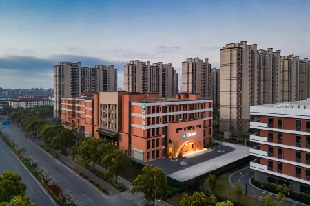 HanTing Hotel (Shanghai Jiangyangbei Road) Отели рядом с достопримечательностью «Shanghai Jiguang Polytechnic College»