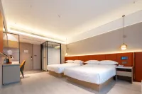 Yunju Hotel (Jianghan Road Subway Station Branch, Jiqing Folk Street, Wuhan)