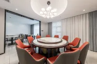 Borrman Hotel (Huaihua Railway Station Xintiandi Plaza) Отели в г. Хуайхуа