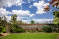 Devon Meadows Hotel a 