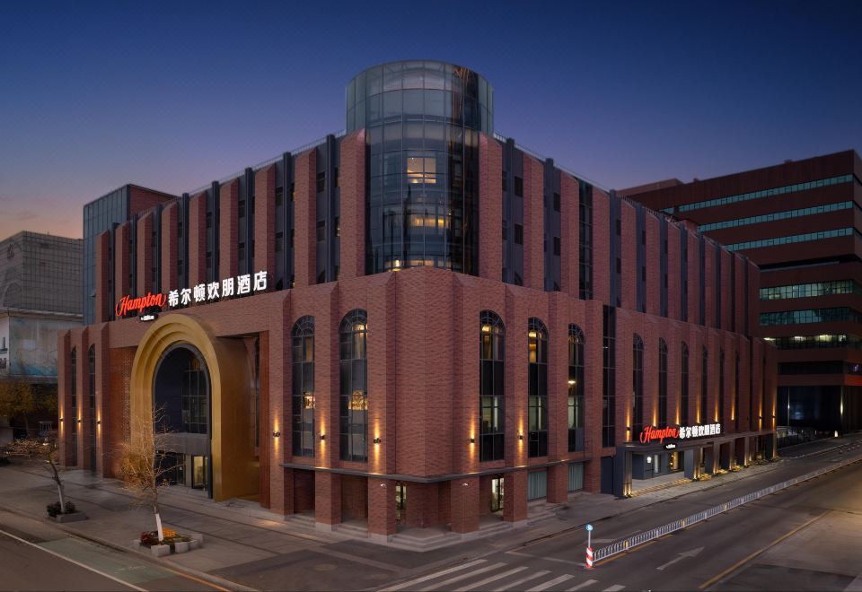 5. 햄튼 바이 힐튼..