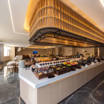 Lianyungang Donghai crystal jewelry city Yingbin Avenue Atour Hotel