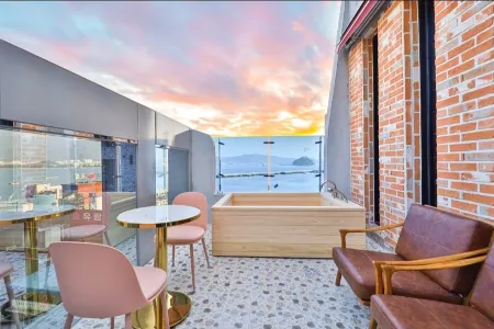 Changwon Jinhae Hotel 701 Отели рядом с достопримечательностью «Yeojwacheon Stream»