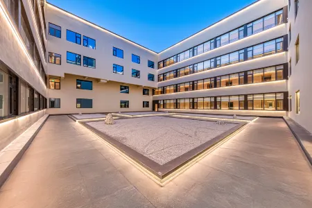 JI Hotel  (Dali Xiangyun Railway Station) Отели рядом с достопримечательностью «Xianghe Square»