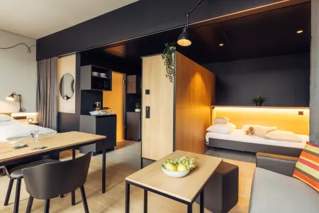 harry's home Zurich-Limmattal Отели рядом с достопримечательностью «Старый город Цюриха»