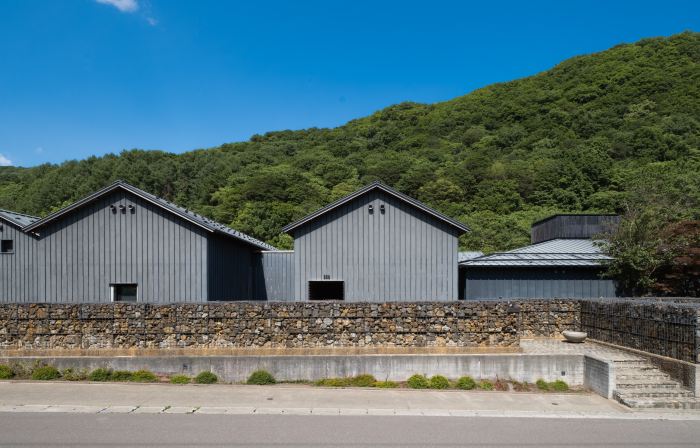 Otaru Retreat by Onko Chishin