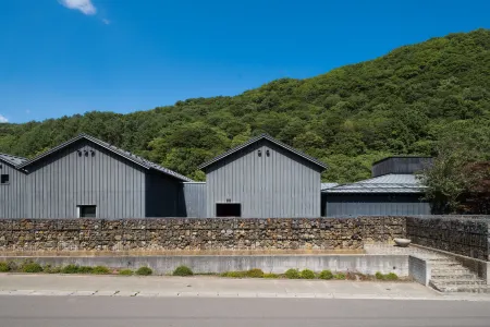 Otaru Ryotei Kuramure Отели рядом с достопримечательностью «Otaru Steam Clock»