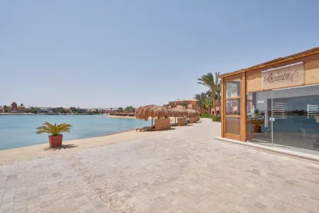 Steigenberger Golf Resort Отели рядом с достопримечательностью «Coraya Divers El Gouna»