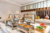 Ldyllic Holiday Inn Hotel - Breakfast
