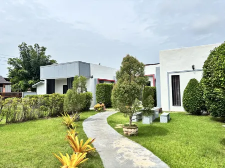 Le Park 23 Boutique Resort Отели рядом с достопримечательностью «Roi Et Tower»