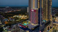 Aloft Surabaya Pakuwon City - Pools
