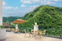 Luxury wilderness mountain villa Hotels near Xiangxi Yuan