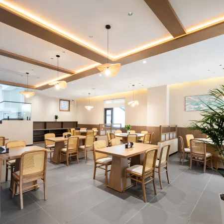 Wudangshan Yun Yin Guan Yue Hotel (Scenic Area Ticket Office)