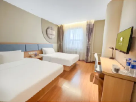 Home Park Yun Hotel (Jixi Jinlong Building Train Wanda Plaza Branch)