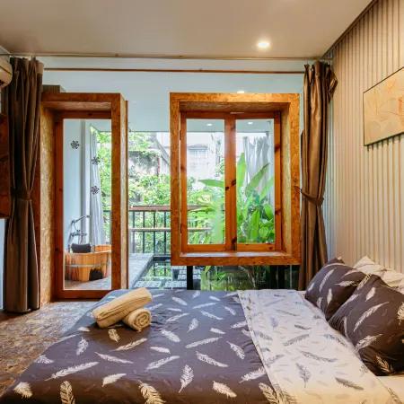 Homestay CHAT - Hanoi Heritage Hideaway Отели рядом с достопримечательностью «Площадь Бадинь»