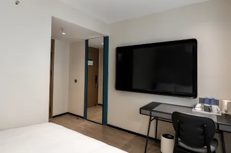 Urba Hotel (Putian Licheng District Historical and Cultural Block) Отели рядом с достопримечательностью «Sanqing Palace, Yuanmiao Taoist Temple»