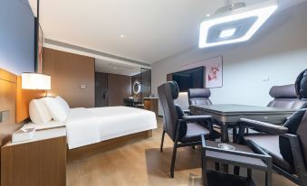 Lihao Yiju Hotel (Wuhan Hubei University Subway Station)