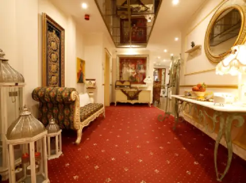 2 KITARRAT Boutique Hotel & SPA