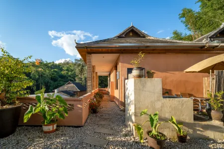 Lancang Chunxiao Mountain Top Homestay Отели рядом с достопримечательностью «The Old Bulang Ethnicity Village of Wenji»