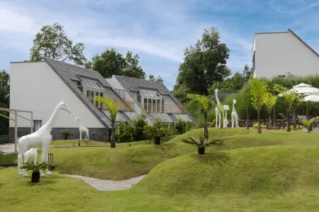 Himalayan Hideaway Resort Pokhara, The Centara Collection