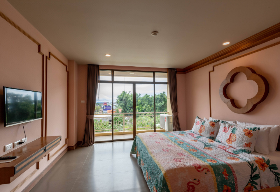 The Pineapple HotelOver view