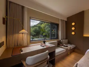 Floral Hotel·Mountain Retreat in the Clouds (Putuo Mountain Ten Thousand Buddhas Pagoda Hotel)