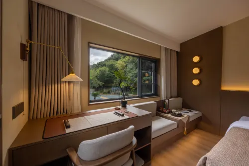 Floral Hotel·Mountain Retreat in the Clouds (Putuo Mountain Ten Thousand Buddhas Pagoda Hotel) - 4-Star