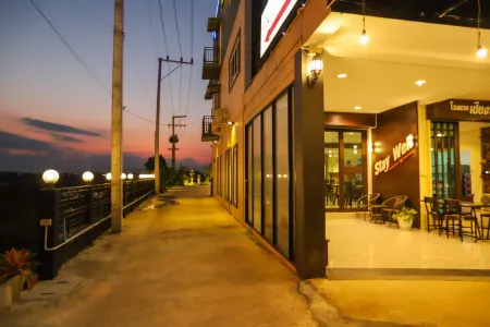 ChiangRaiAirPortHotel Отели рядом с достопримечательностью «Ramkhamhaeng University Chiang Rai Campus in Honour of Honour of His Majesty the King»