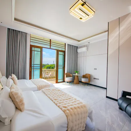 Chasing Light and Meeting Homestay