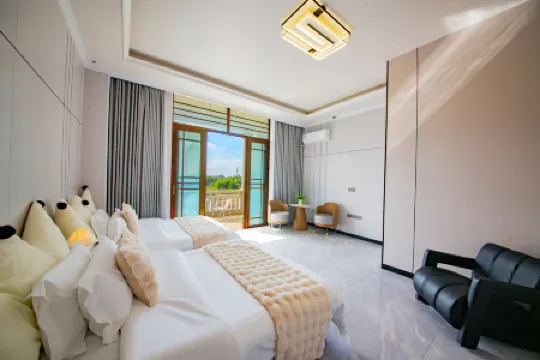 Chasing Light and Meeting Homestay