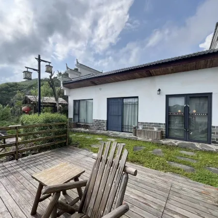 Longshan Baimian Mountain Lodge