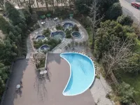 April Sky Holiday Inn - Hot Springs