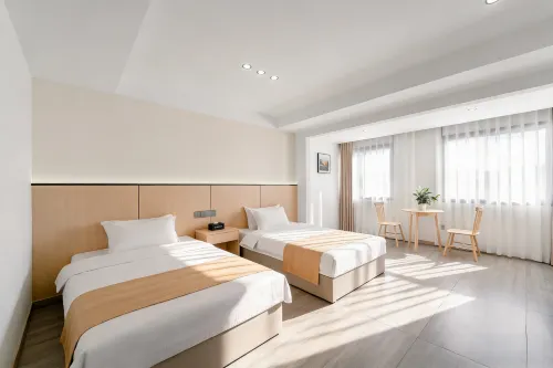 Southwest Business Hotel (Luzhou High speed Railway Station Southwest Business City Branch)